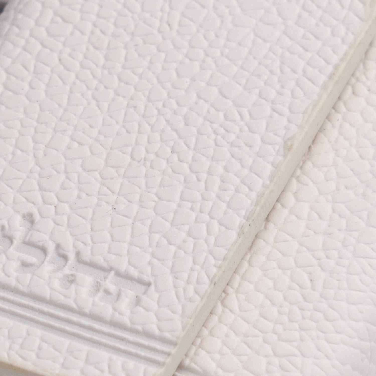Mini Tehilim Stroller Pin in White colour Close-up 